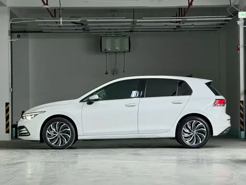 Volkswagen Golf 2023 из CN, фото 4