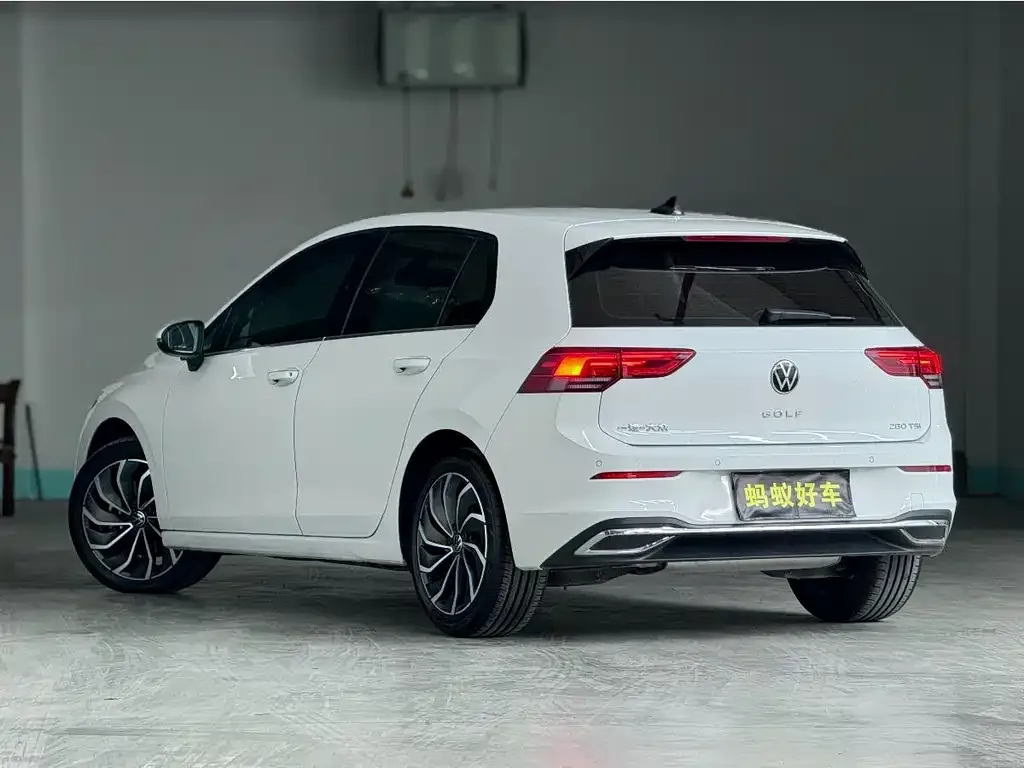 Volkswagen Golf 2023 из CN, фото 8