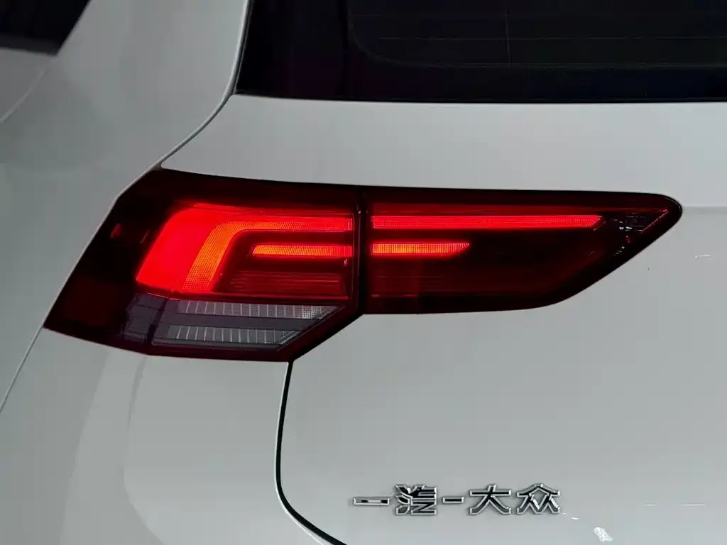 Volkswagen Golf 2023 из CN, фото 5