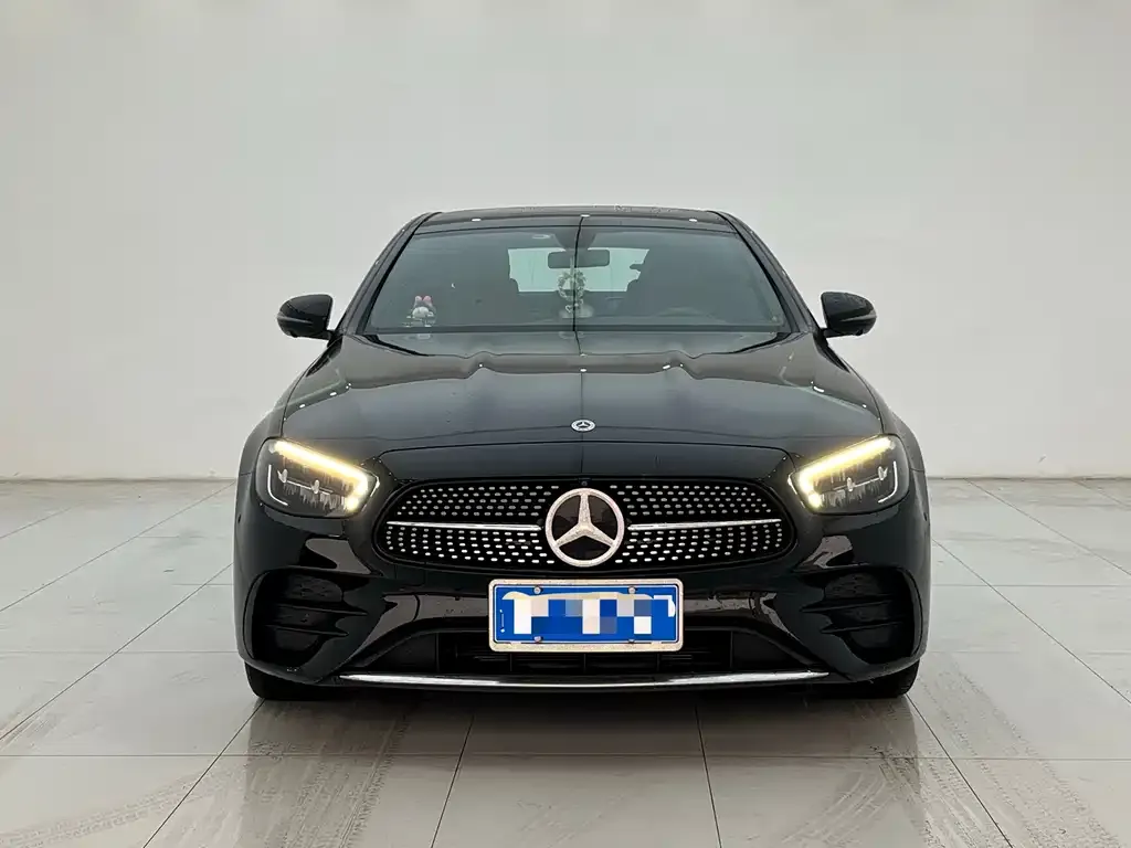 Mercedes-Benz E-Class — фото 1