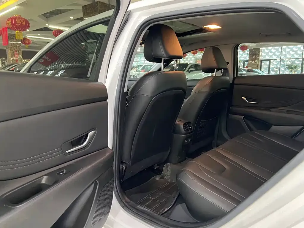 Hyundai Elantra 2022 из CN, фото 4