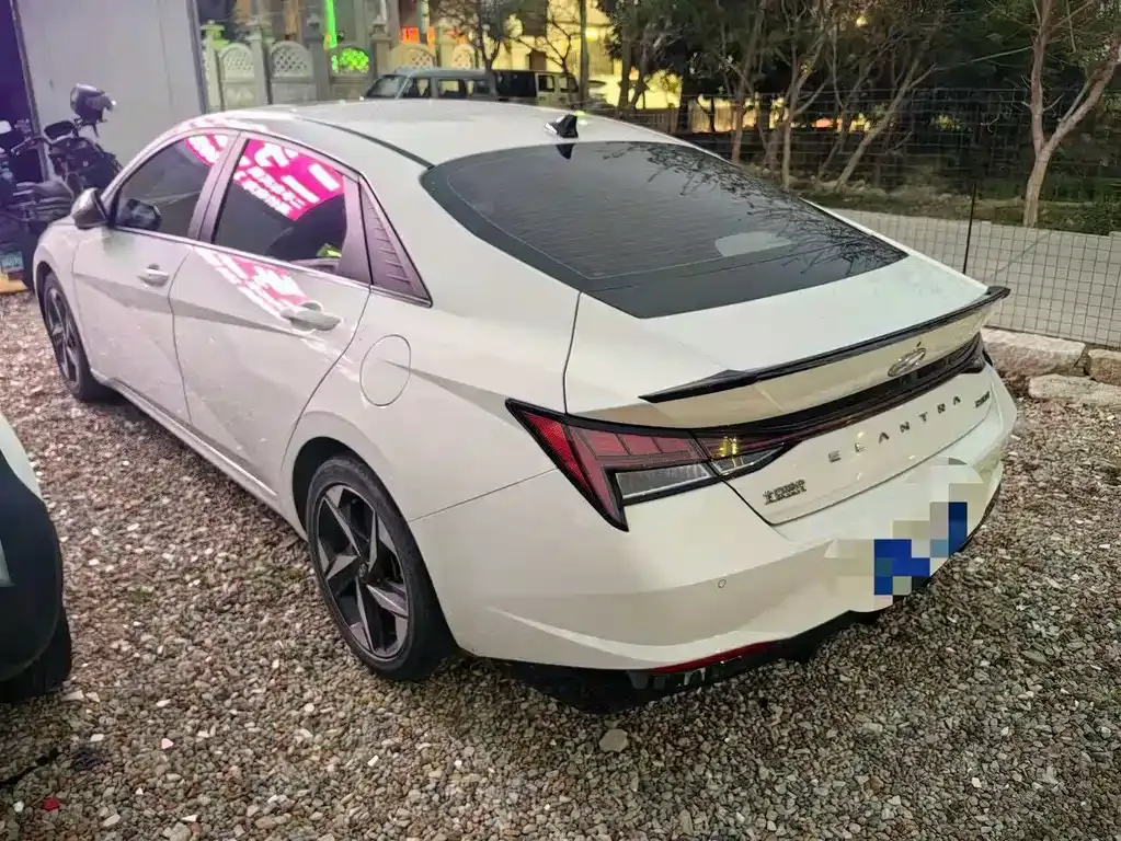 Hyundai Elantra — фото 4