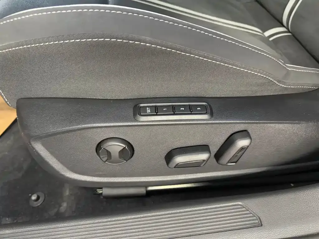 Volkswagen Golf 2021 из CN, фото 8