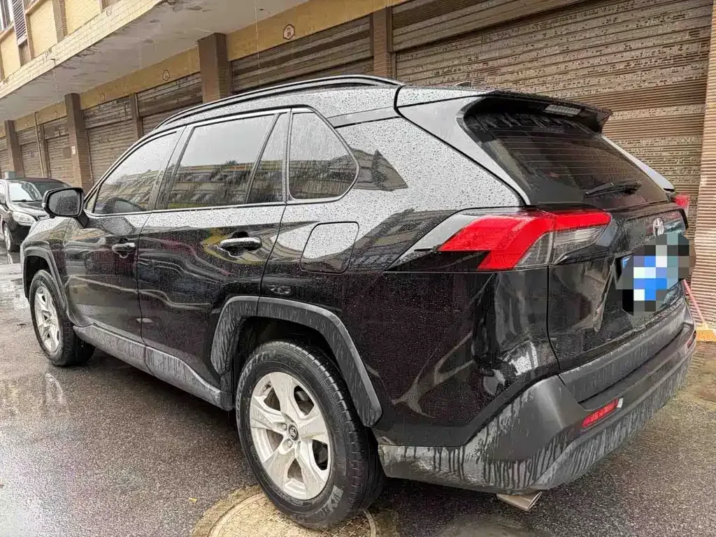 Toyota RAV4 — фото 3