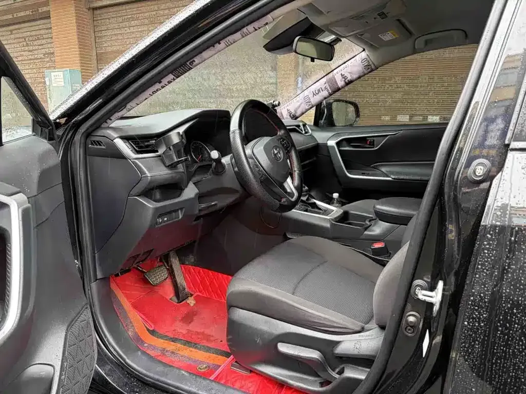 Toyota RAV4 — фото 5