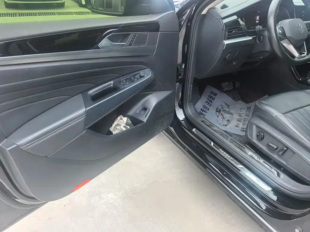 Volkswagen Passat 2023 из CN, фото 3