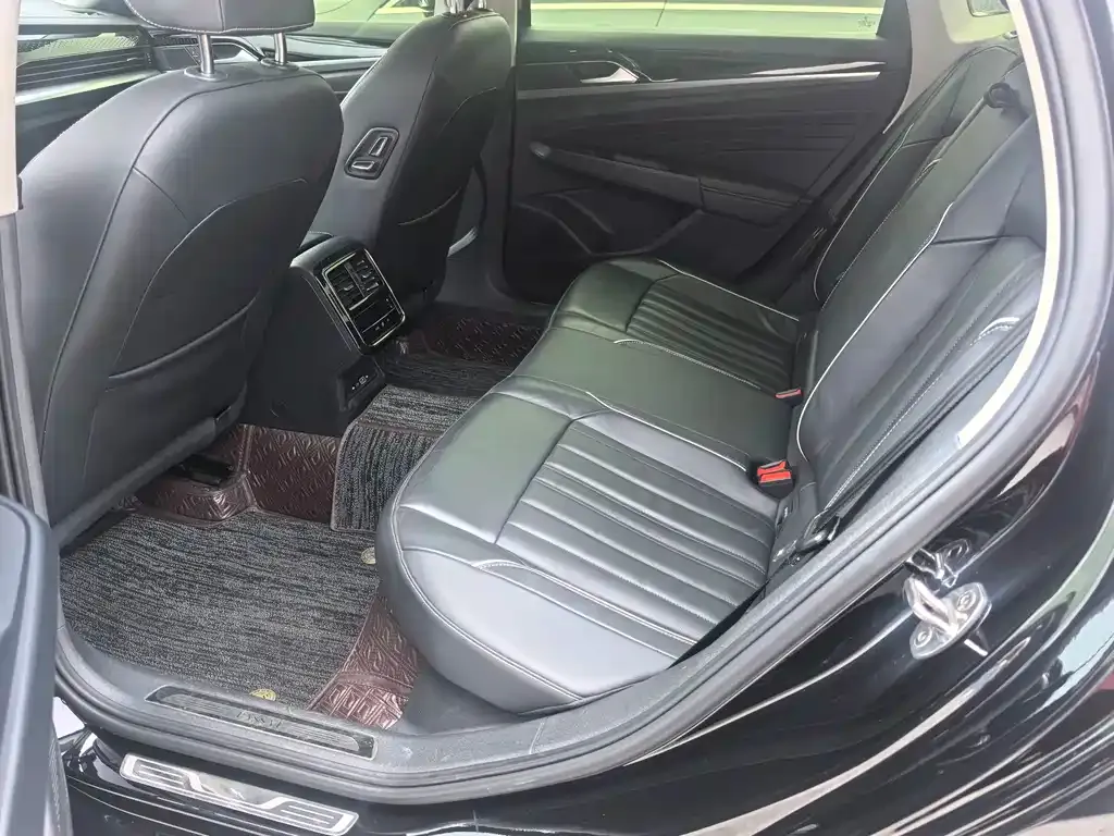 Volkswagen Passat 2023 из CN, фото 2