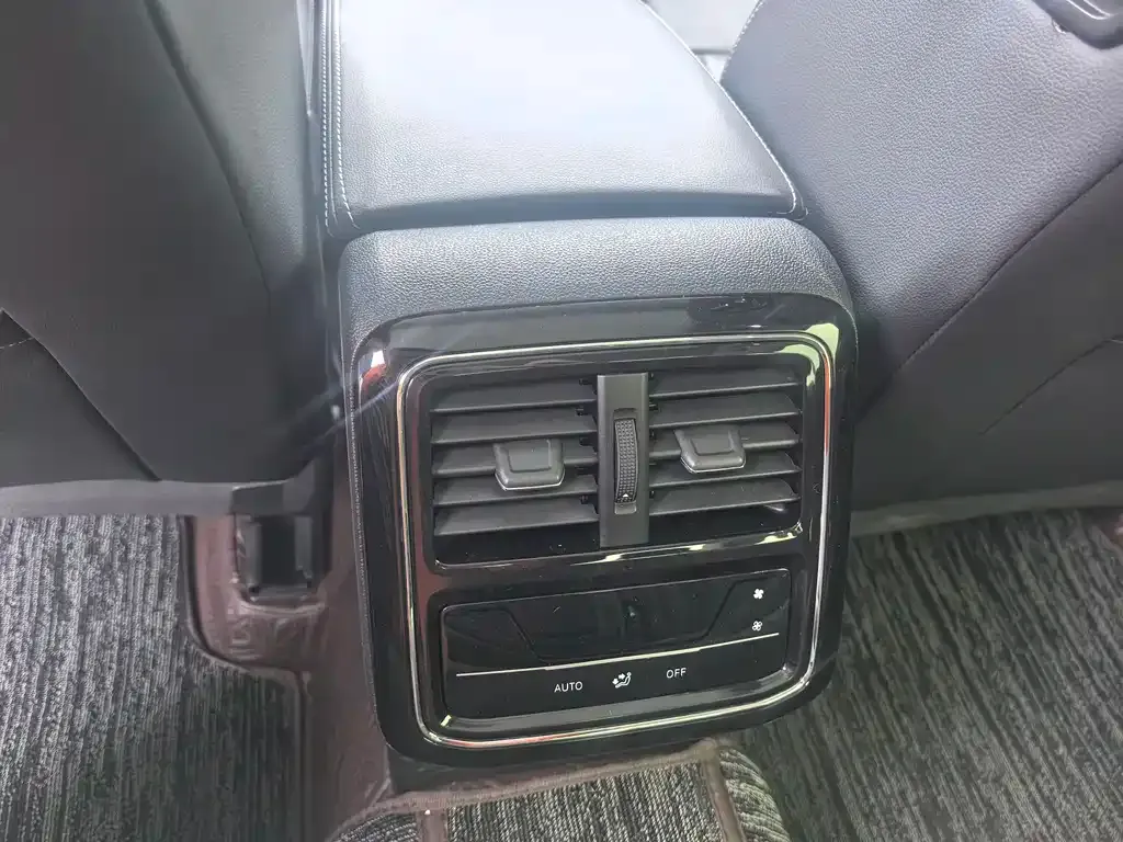 Volkswagen Passat 2023 из CN, фото 4