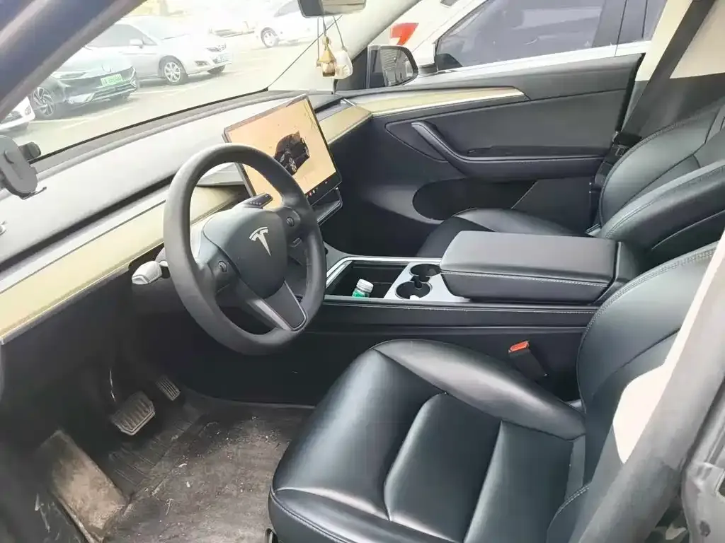Tesla Model Y — фото 4