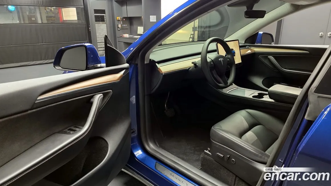 Tesla Model Y — фото 10