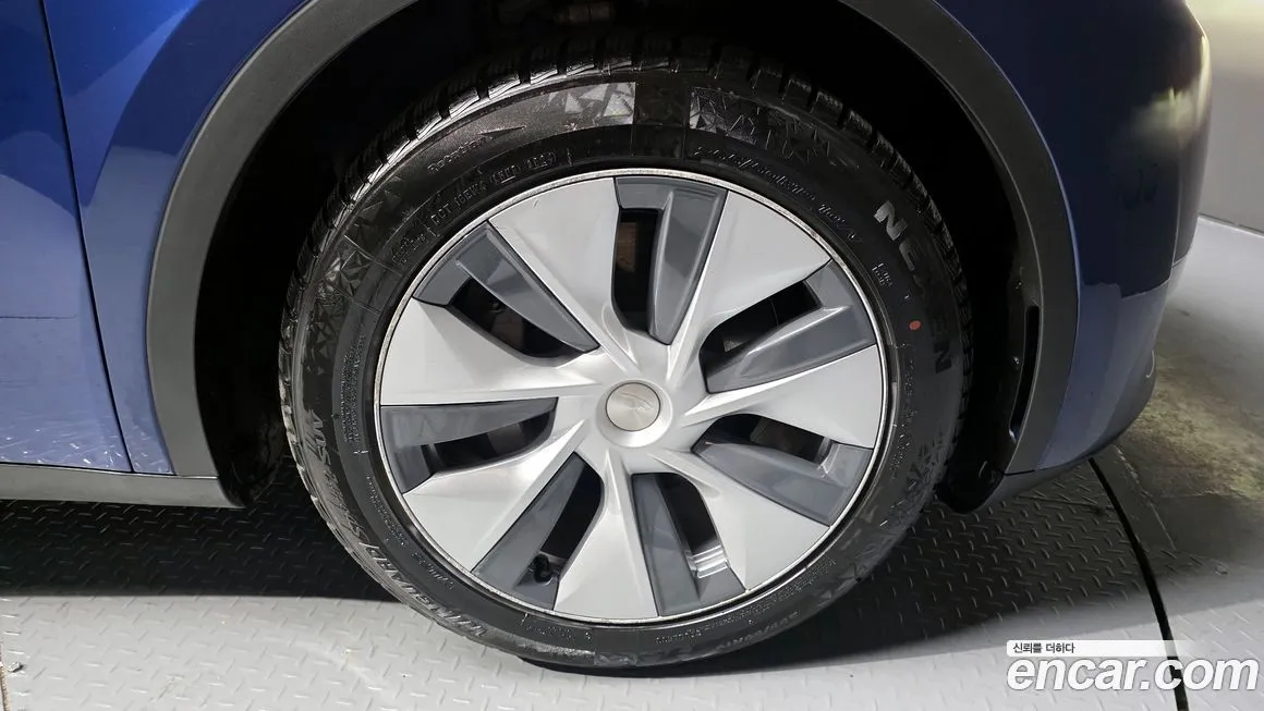 Tesla Model Y — фото 9