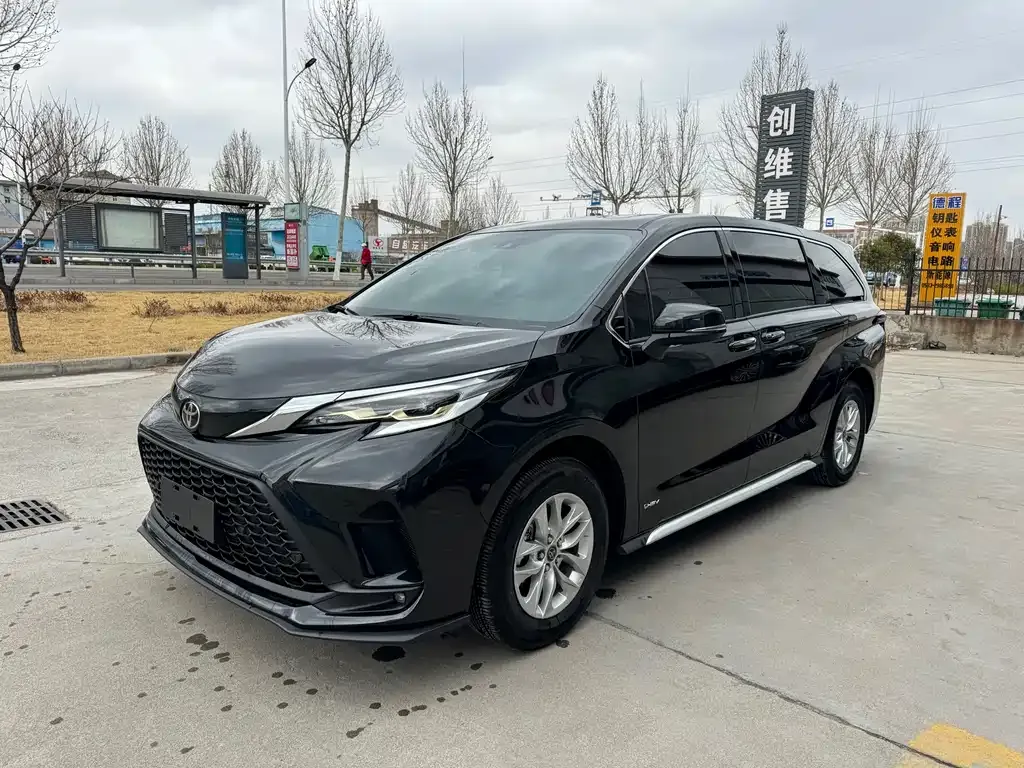 Toyota Granvia — фото 1