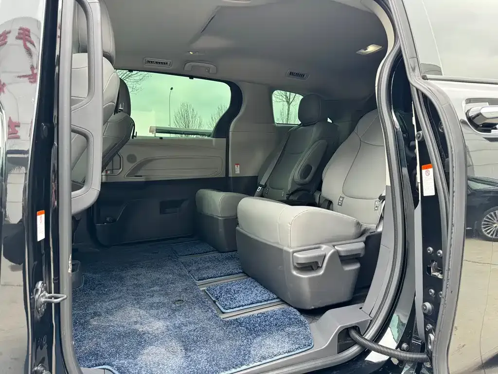 Toyota Granvia — фото 6