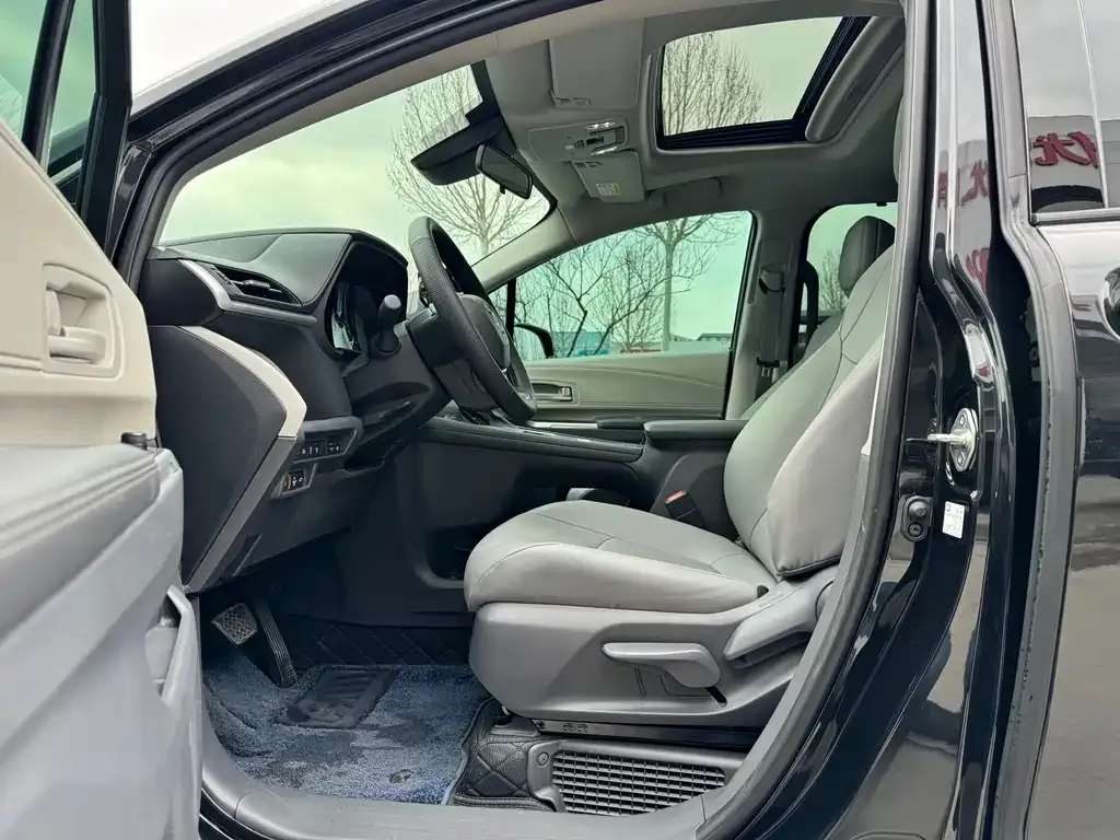 Toyota Granvia — фото 8