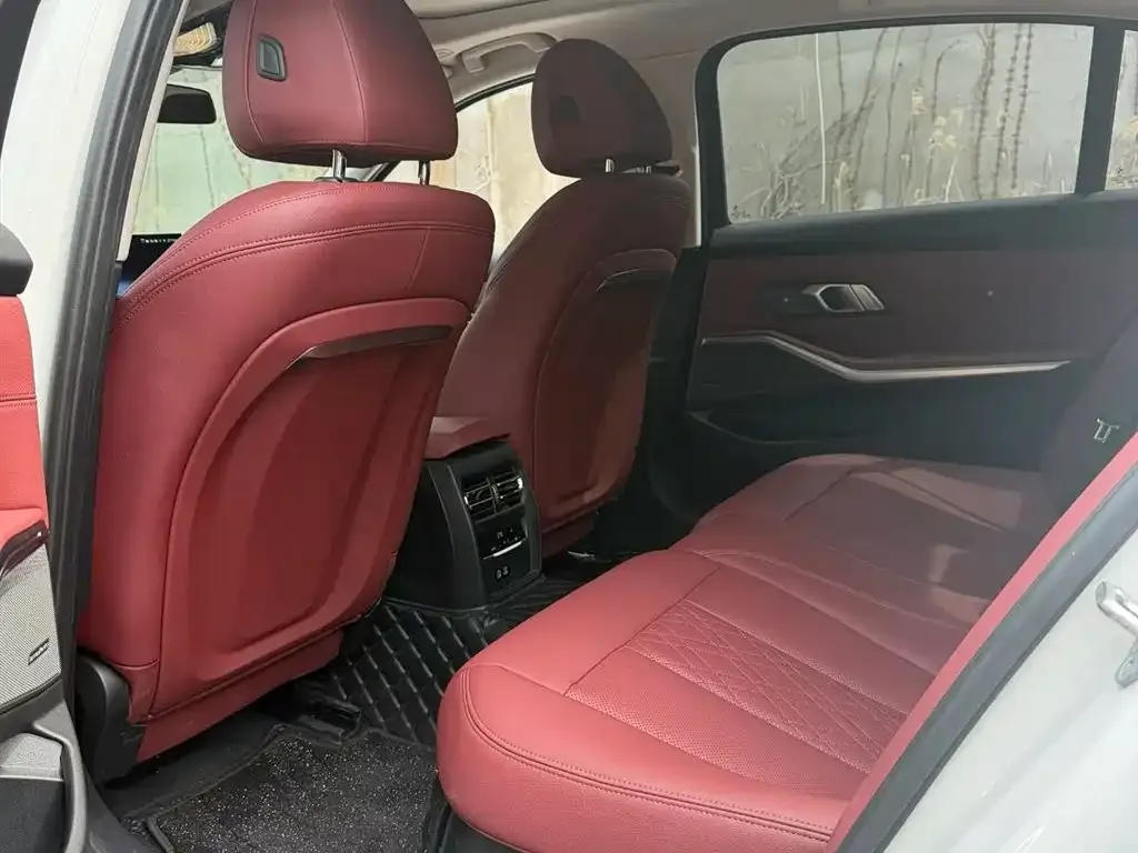 BMW 3 Series 2024 из CN, фото 2