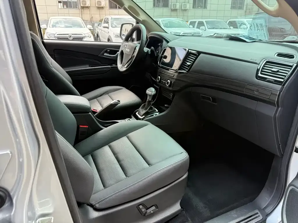 Isuzu MU-X 2021 из CN, фото 8