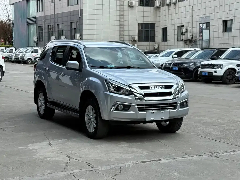 Isuzu MU-X 2021 из CN, фото 9