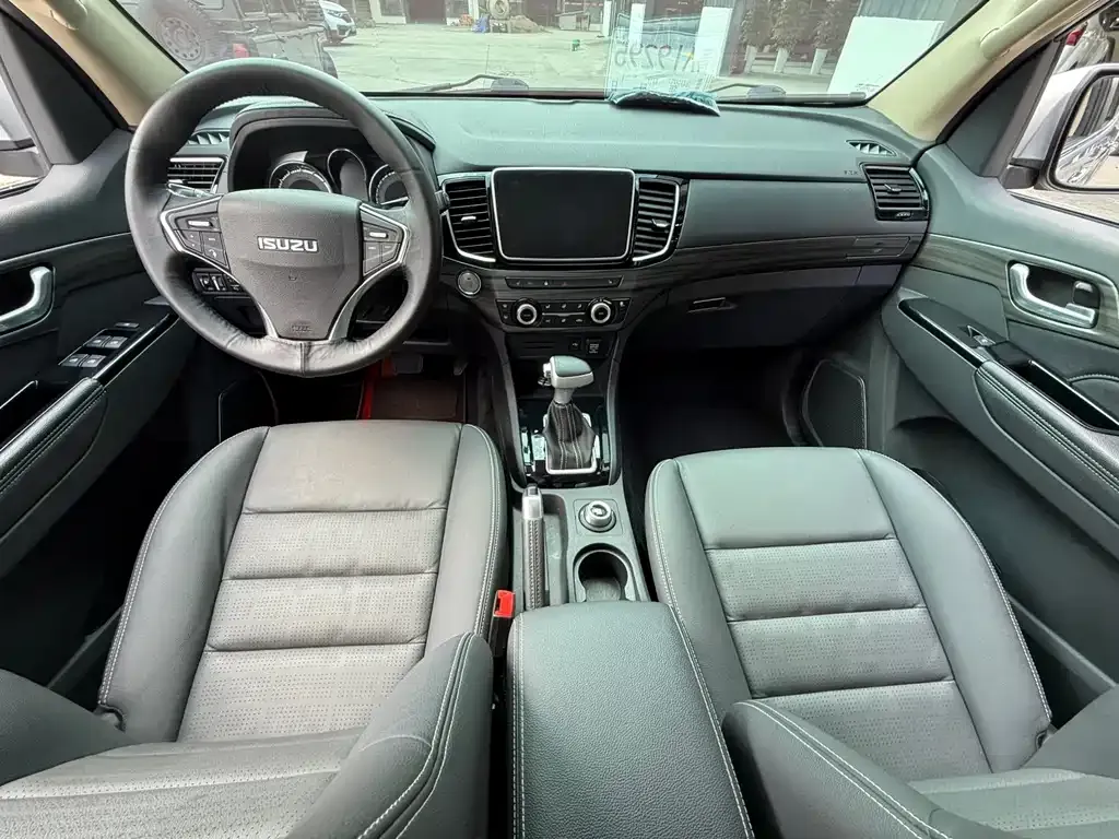 Isuzu MU-X 2021 из CN, фото 10