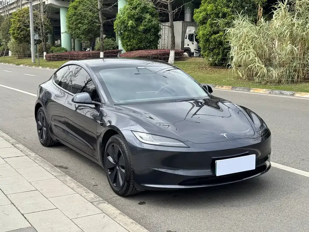 Tesla Model 3 — фото 9