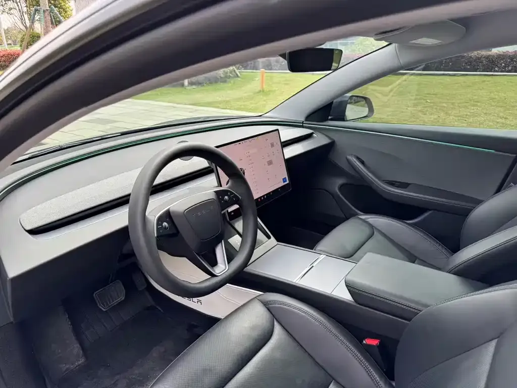 Tesla Model 3 — фото 10