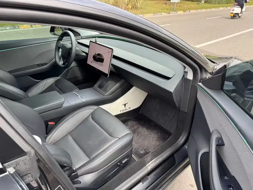 Tesla Model 3 — фото 7
