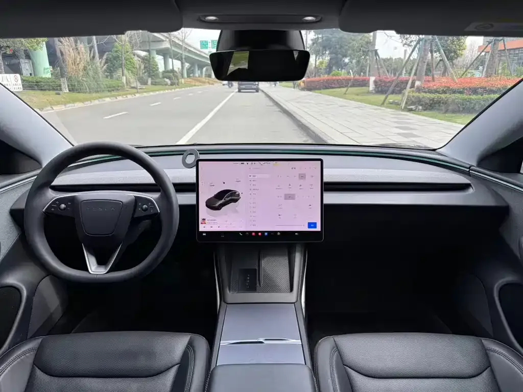 Tesla Model 3 — фото 4