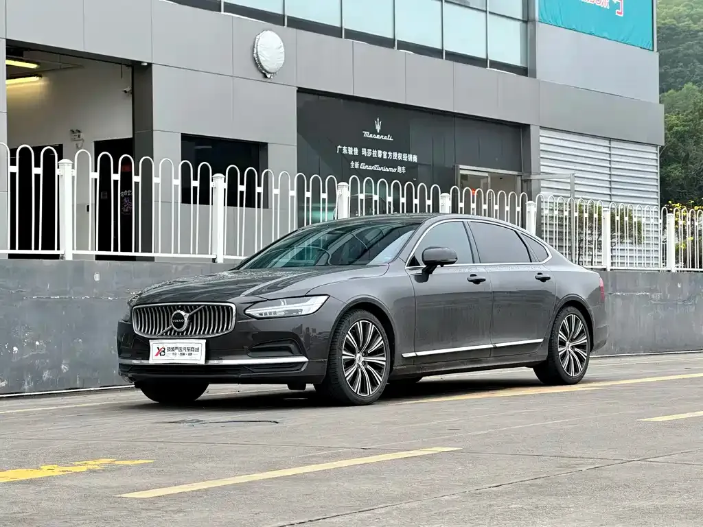 Volvo S90 — фото 1