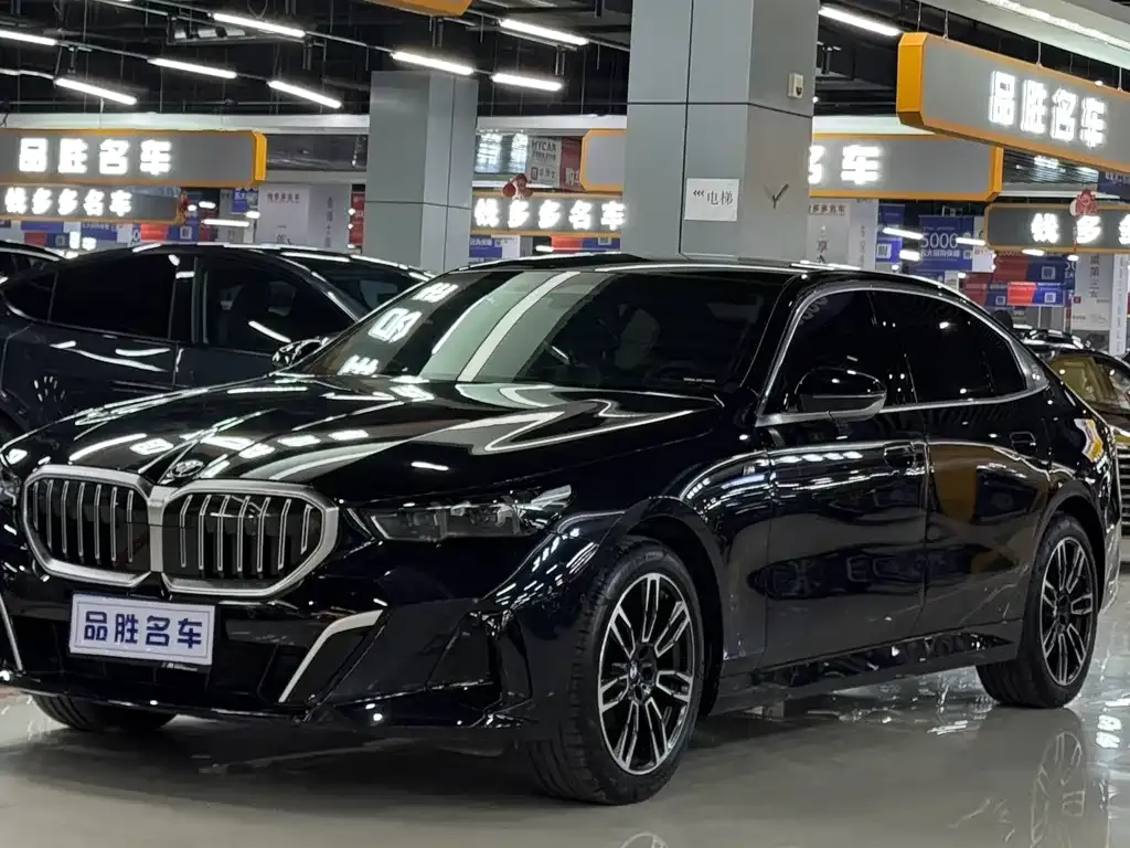 BMW 5 Series — фото 1