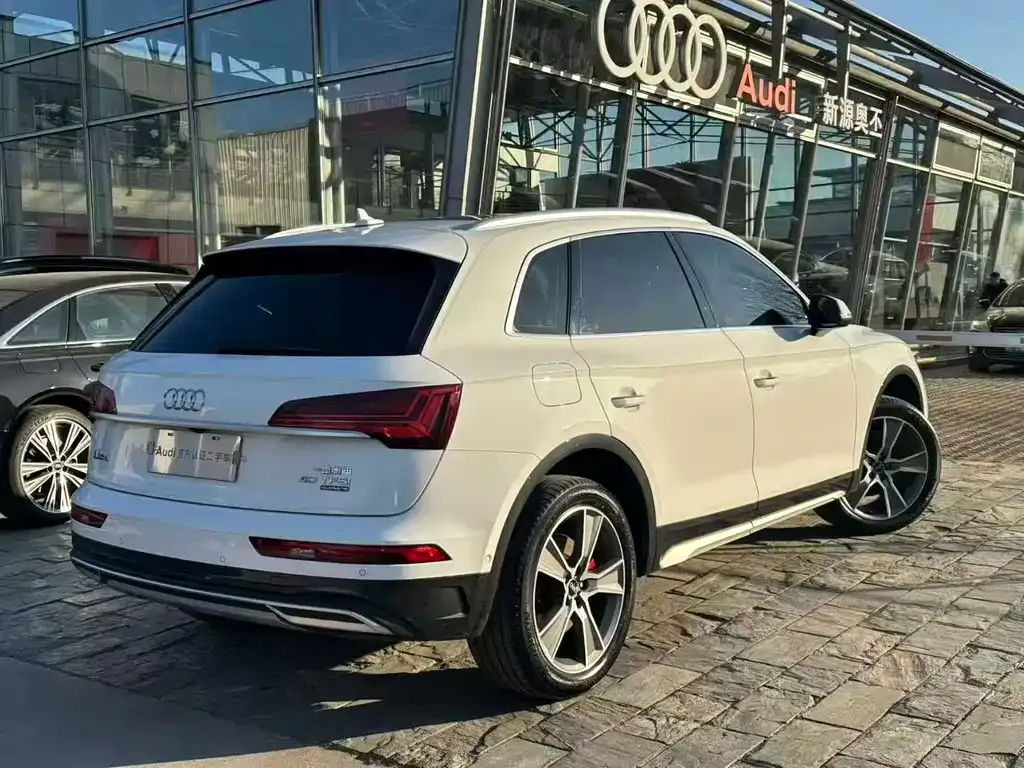 Audi Q5L — фото 8