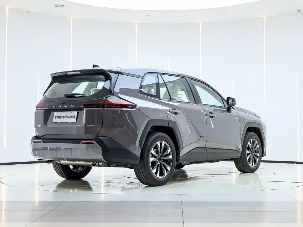 Toyota RAV4 — фото 10