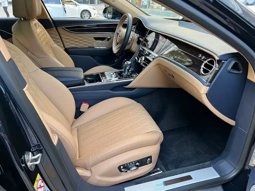 Bentley Flying Spur — фото 3