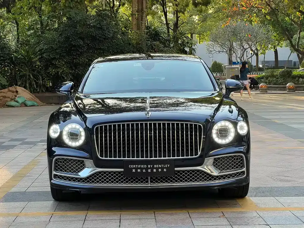 Bentley Flying Spur — фото 6