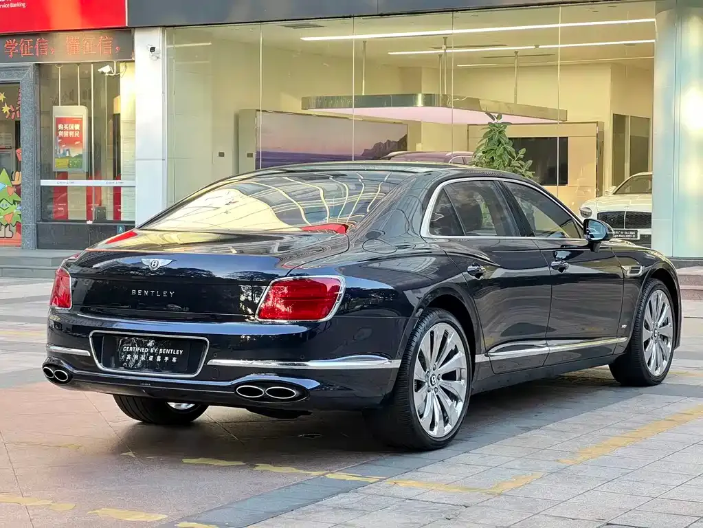 Bentley Flying Spur — фото 2