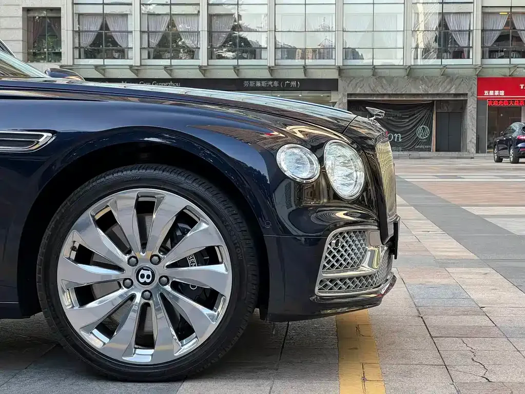 Bentley Flying Spur — фото 5