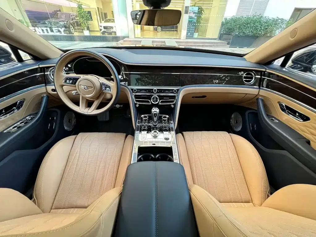 Bentley Flying Spur — фото 7