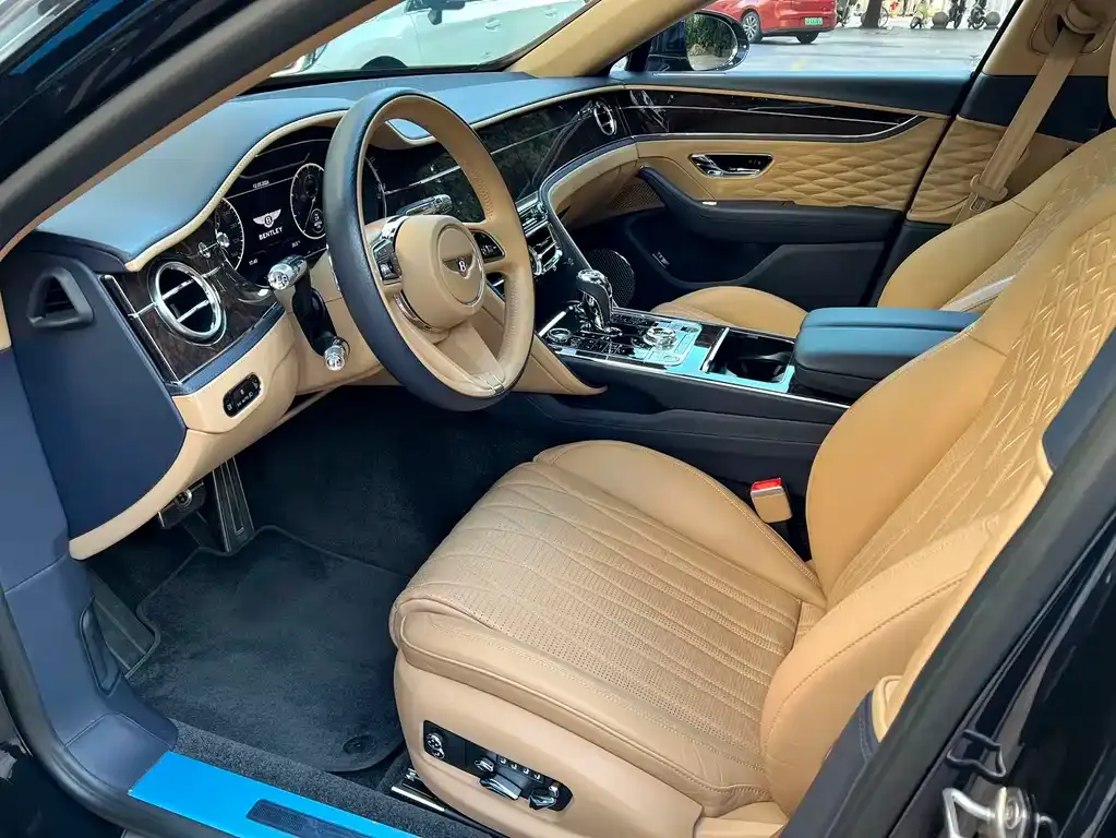 Bentley Flying Spur — фото 4