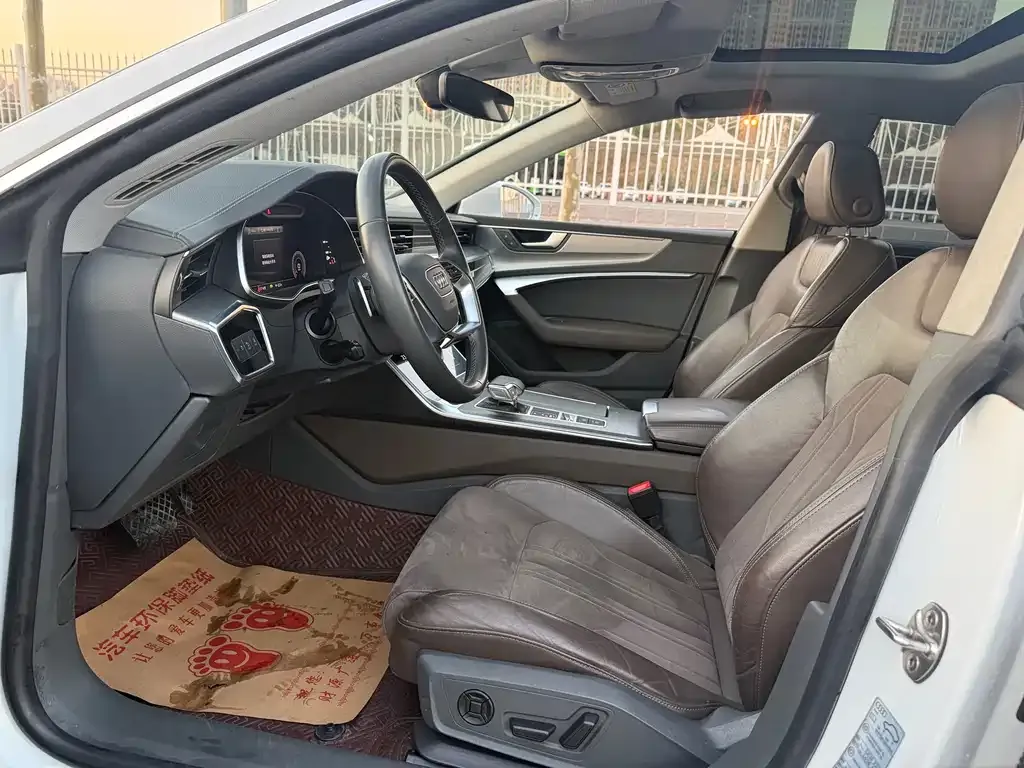 Audi A7L 2022 из CN, фото 6