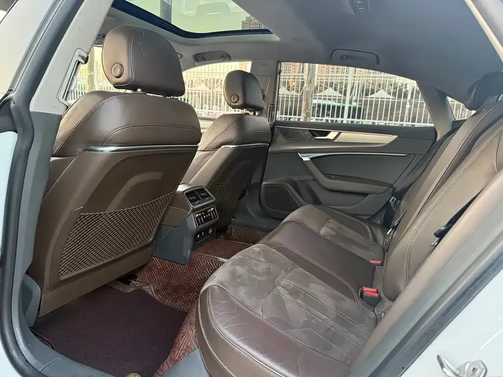 Audi A7L 2022 из CN, фото 5