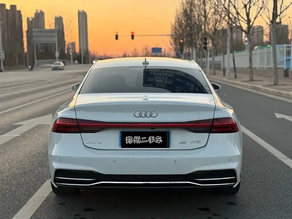 Audi A7L 2022 из CN, фото 2