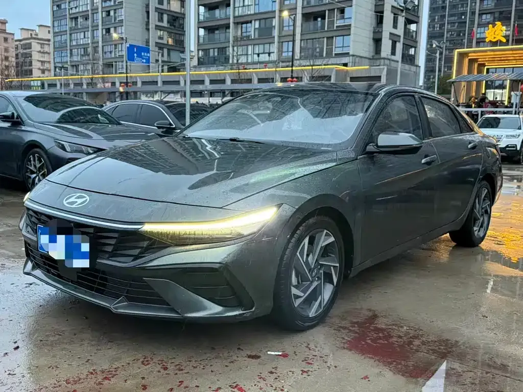 Hyundai Elantra 2023 из CN, фото 1