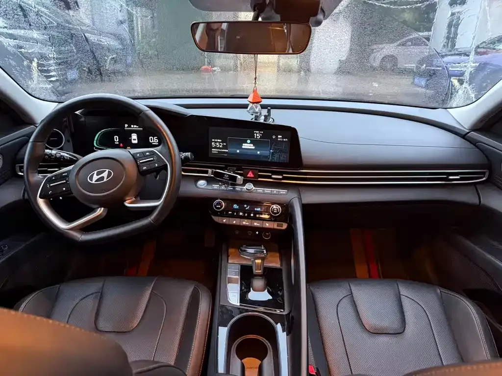 Hyundai Elantra 2023 из CN, фото 10