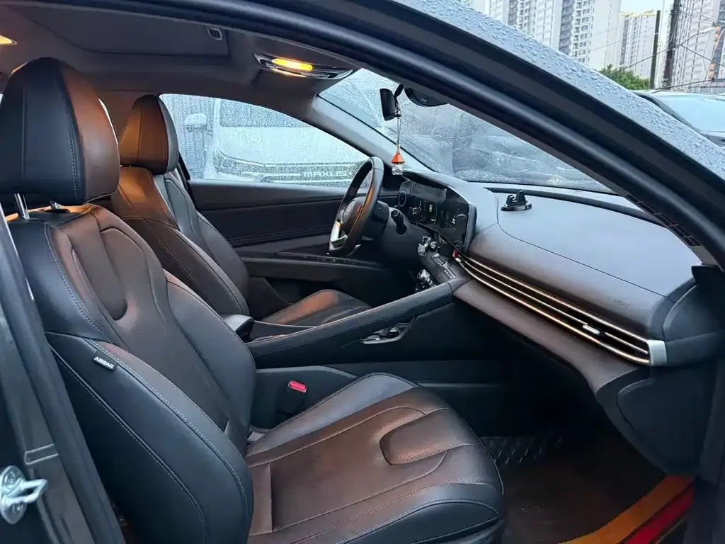 Hyundai Elantra 2023 из CN, фото 7