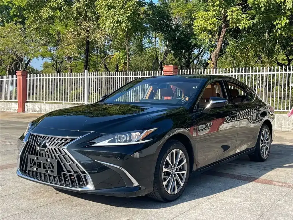 Lexus ES — фото 1