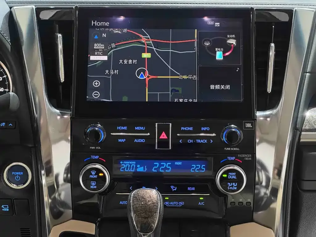 Toyota Alphard — фото 10