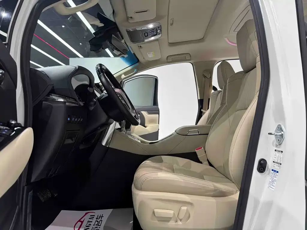 Toyota Alphard — фото 6