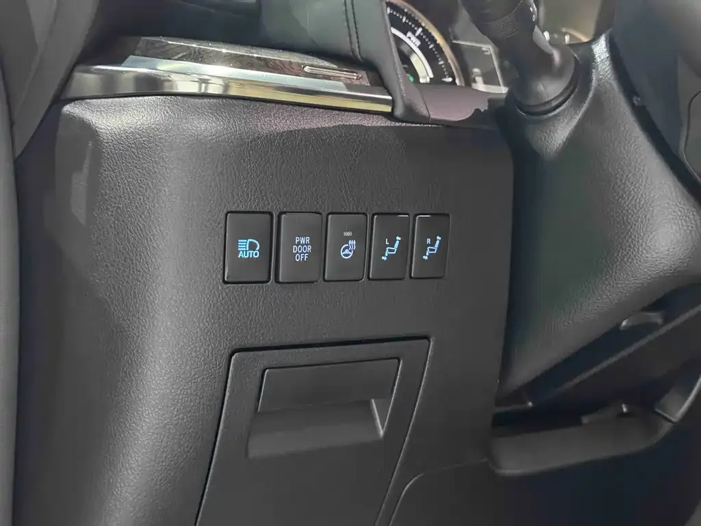 Toyota Alphard — фото 7
