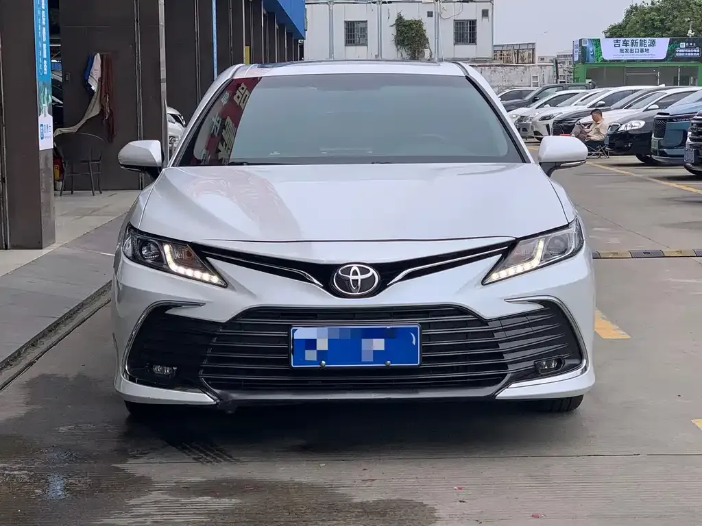 Toyota Camry — фото 6