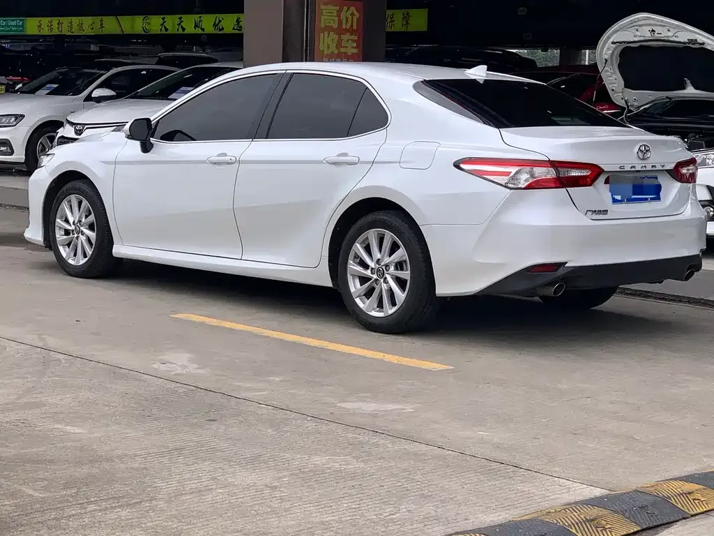 Toyota Camry — фото 4