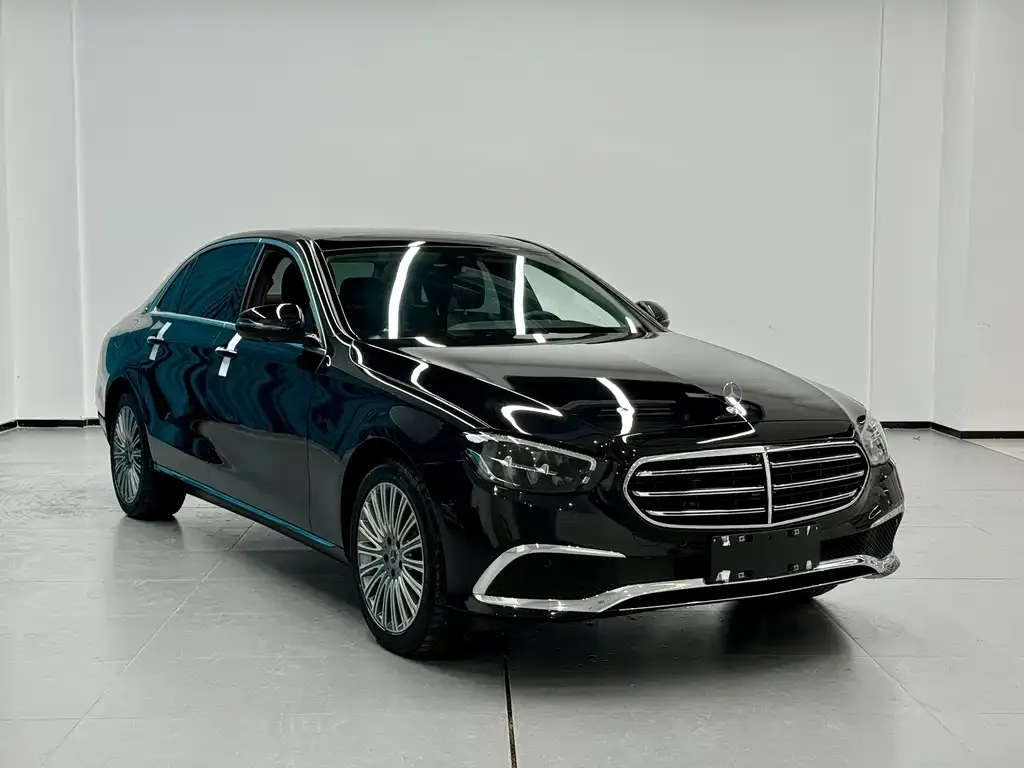 Mercedes-Benz E-Class — фото 1