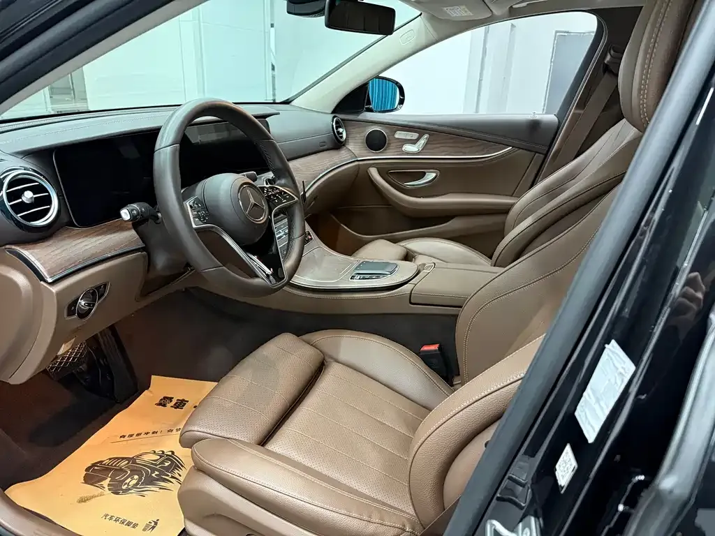 Mercedes-Benz E-Class — фото 4